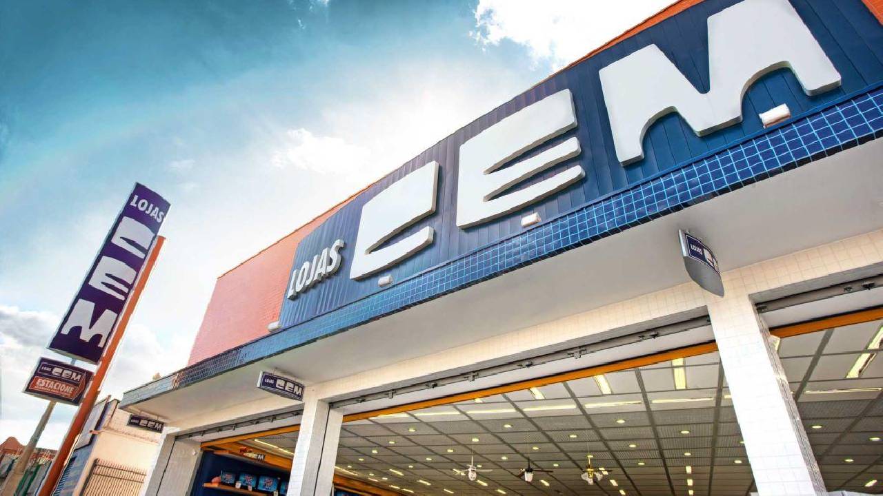 Balcão de Empregos de Quatis oferece vagas nas Lojas CEM, em Porto Real