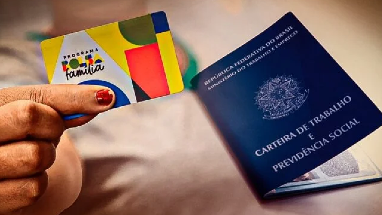 Brasil: 895 mil famílias ganham mais com auxílios do que se trabalhassem com carteira assinada