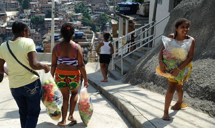 Brasil completa 1 ano fora do Mapa da Fome, mas desafios persistem