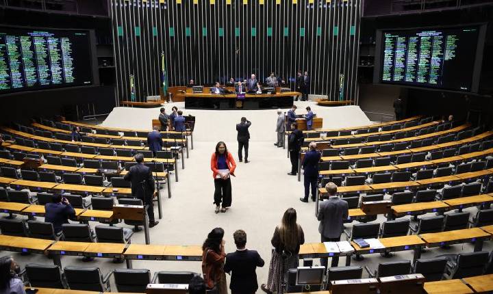 Câmara dos Deputados aprova regime de urgência para quatro propostas