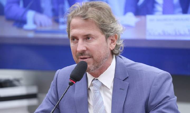 Comissão aprova diretrizes para incentivar trabalho voluntário e solidariedade na educação