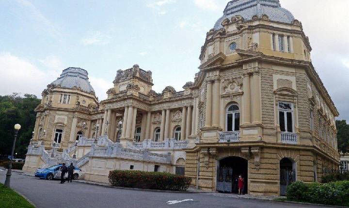 Governo do Rio prepara redução de secretarias e novo pente-fino nos cargos