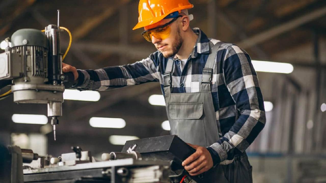 Indústria do aço oferece oportunidades de trabalho em Valença