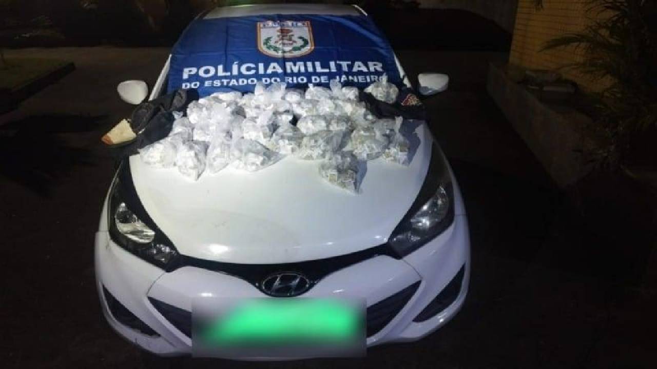 PM apreende mais de 2 mil pinos de cocaína em Paulo de Frontin
