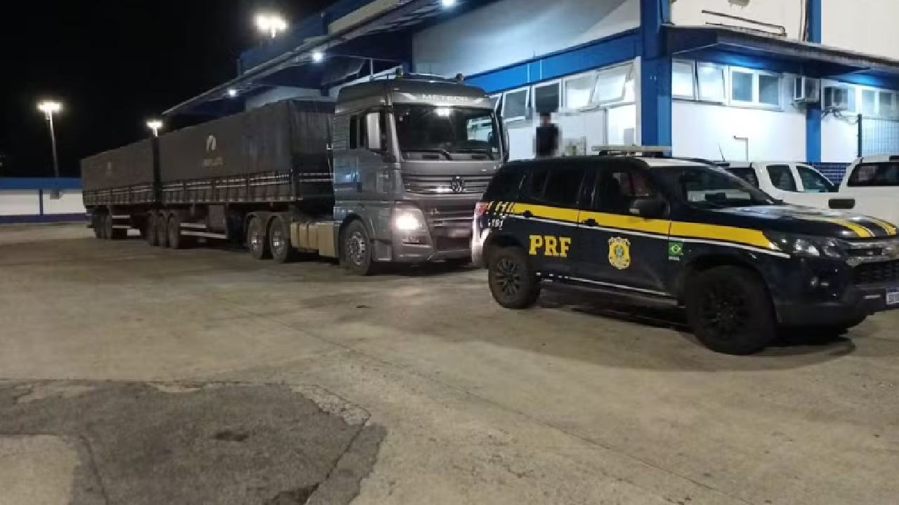 PRF apreende mais de 30 mil litros de cerveja na Via Dutra, em Porto Real