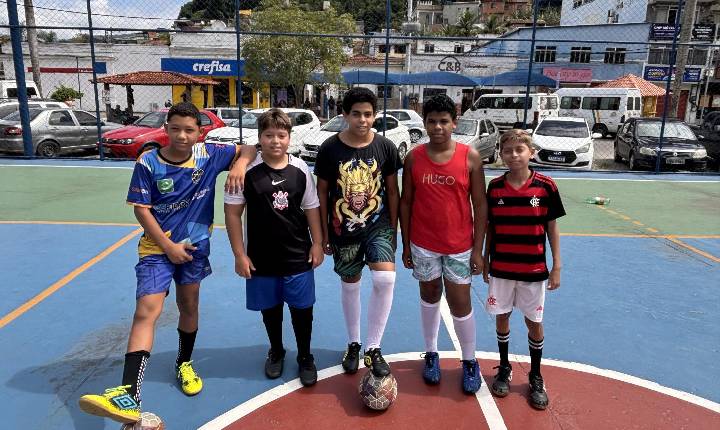 Projeto social oferece 300 vagas de basquete e vôlei para crianças e adolescentes em Mangaratiba