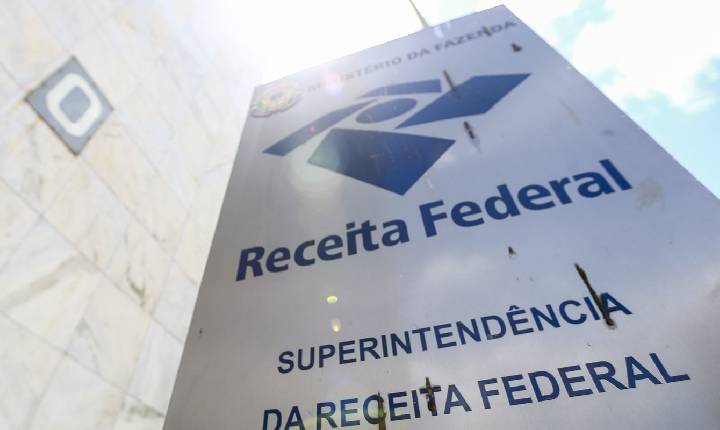 Receita paga lote especial de restituição automática em julho