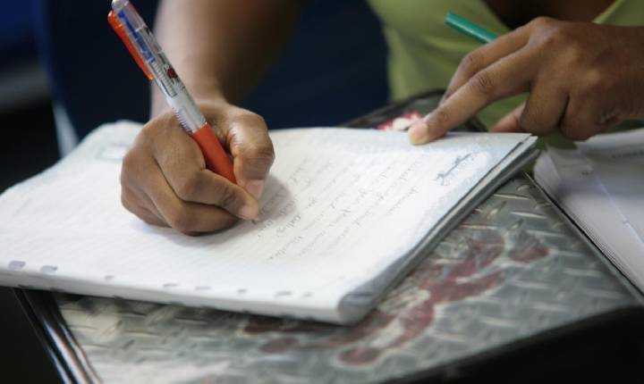 Rede estadual abre calendário de matrículas da Educação de Jovens e Adultos