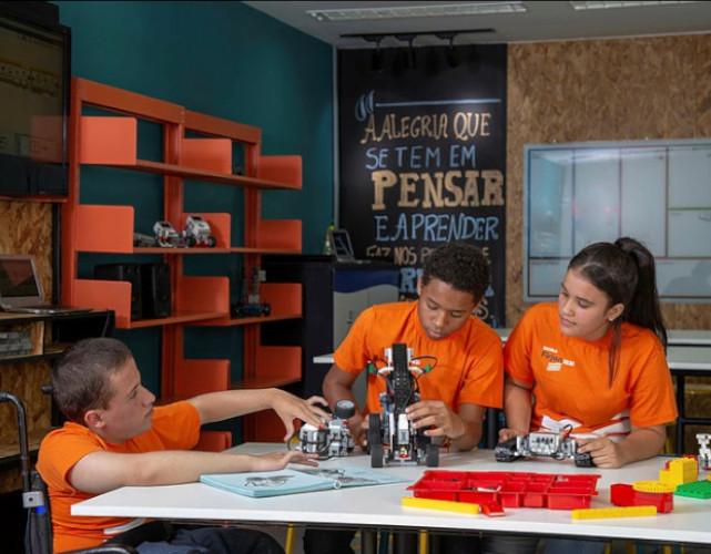 Alunos de Barra do Piraí inovam com piso ‘inteligente’ para torneio nacional de robótica