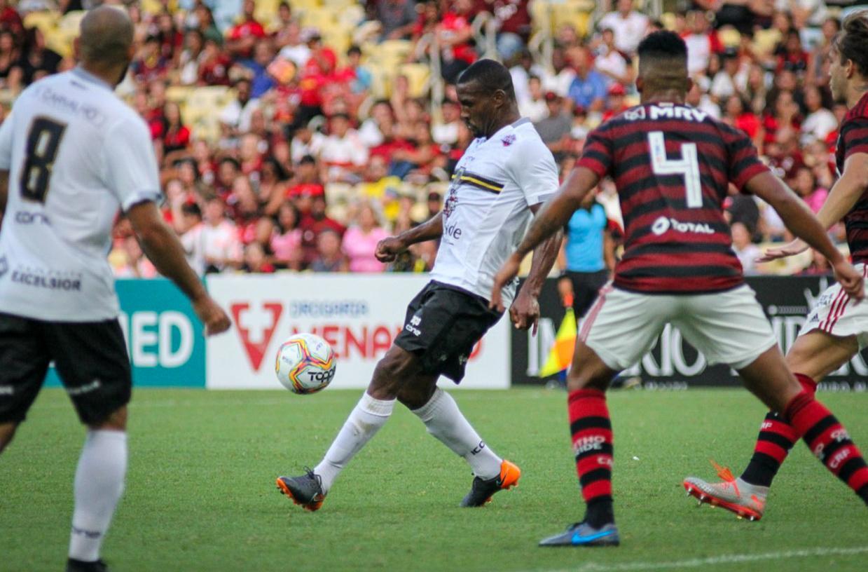 Com gol no fim, Voltaço perde invencibilidade diante do Flamengo