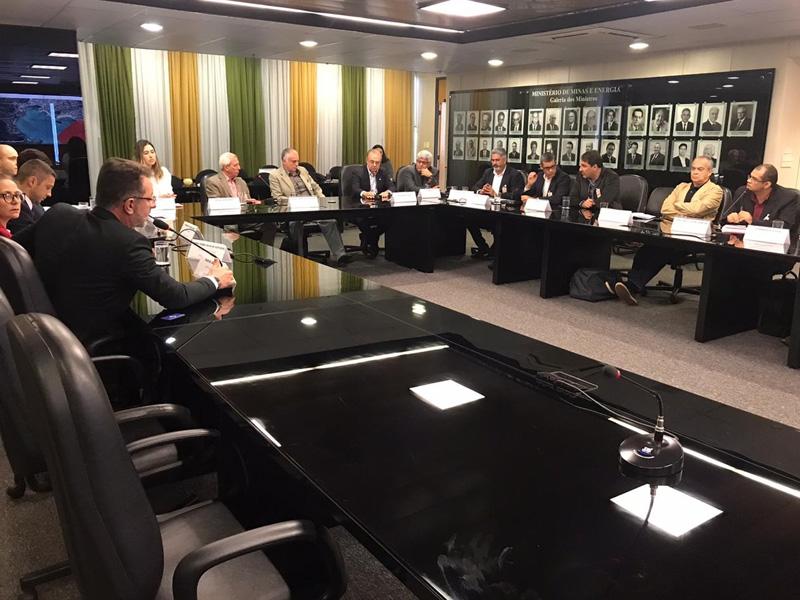 Angra discute desenvolvimento do turismo em Brasília