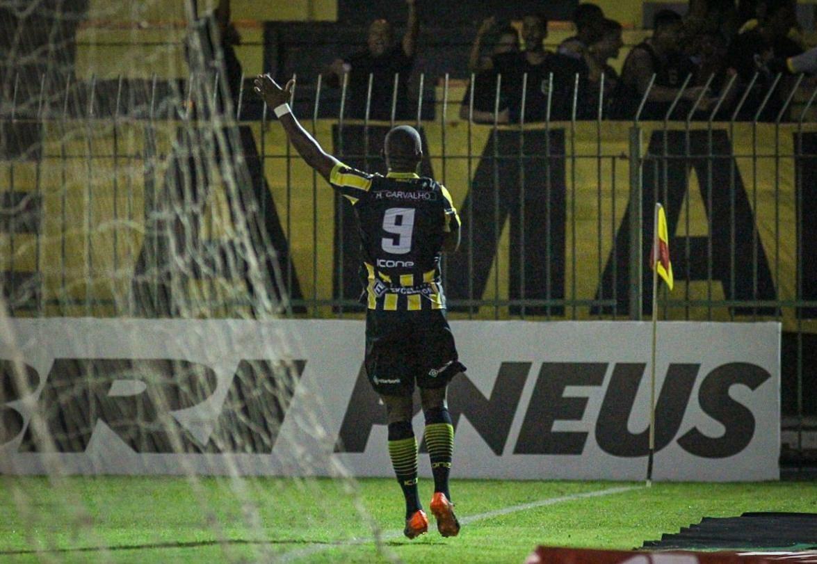 João Carlos marca e Voltaço vence Macaé na estreia da Taça Rio