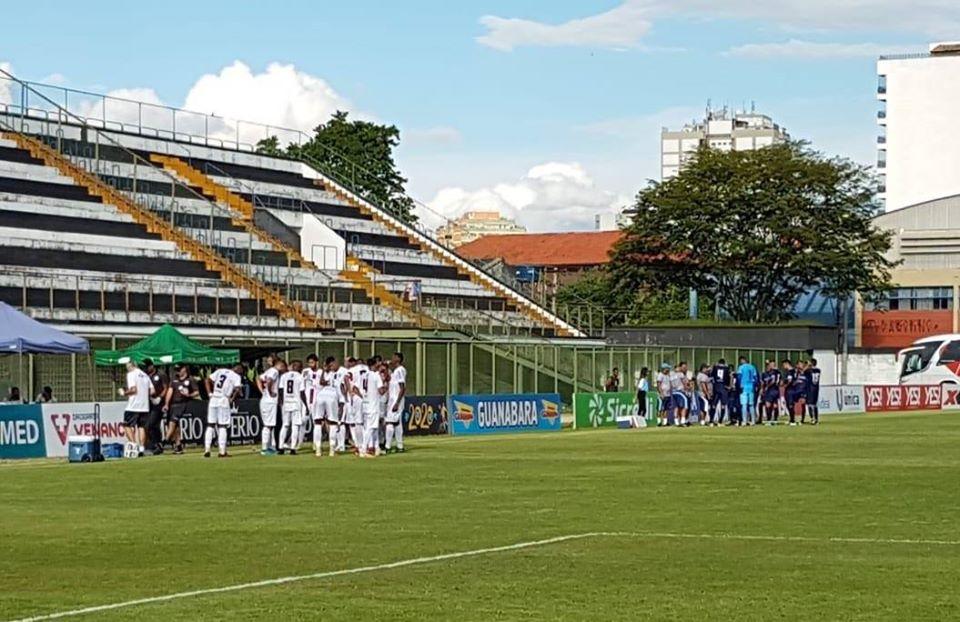 Resende perde em casa e fica em situação delicada no Estadual
