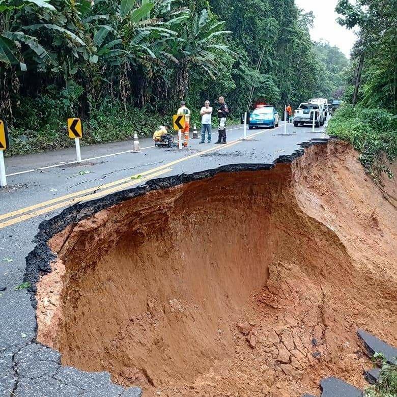 Situação crítica na estrada RJ-155, que liga Barra Mansa à Angra dos Reis