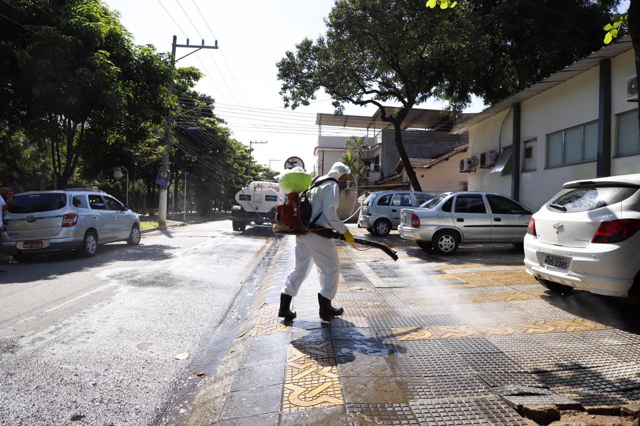 Volta Redonda inicia higienização nas ruas para combater coronavírus