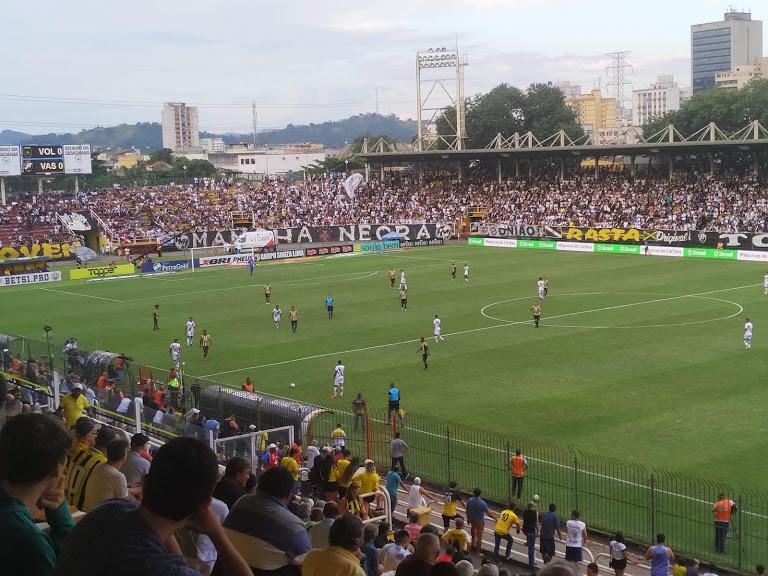 Voltaço pressiona Vasco, mas fica no empate sem gols no Raulino de Oliveira