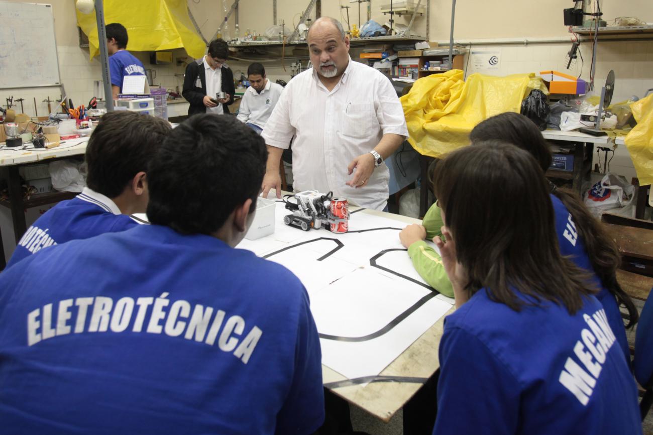 Faetec prorroga as inscrições para contratação temporária. Salários chegam até R$ 3 mil