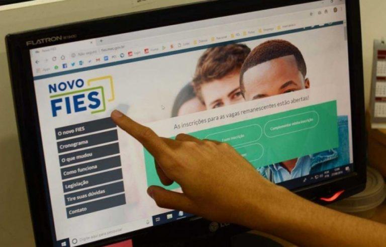 Governo vai suspender temporariamente cobrança do Fies