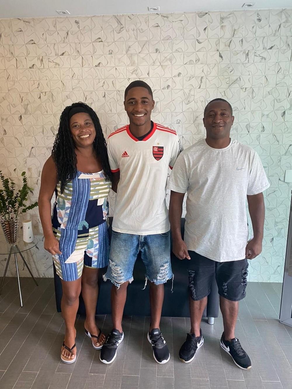 Atacante Sub 17 do Volta Redonda assina com o Flamengo