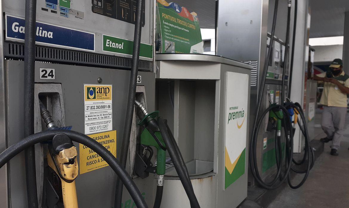 Com recente queda 'invisível', gasolina vai subir 12% nas refinarias, informa Petrobras