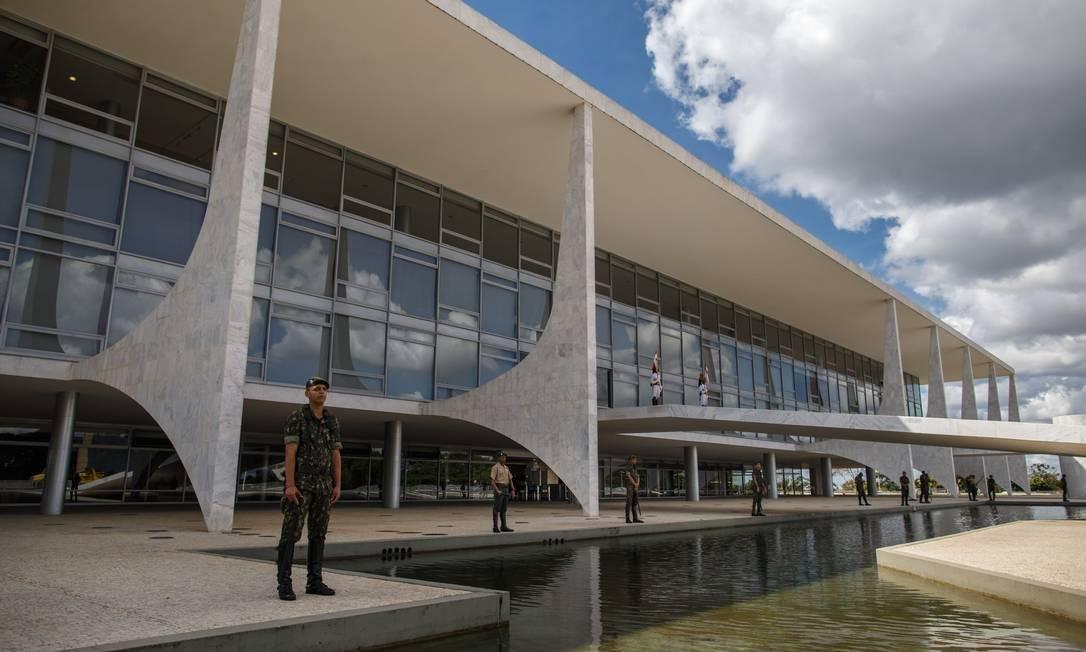 Bolsonaro sanciona lei que dá desconto na venda de imóveis da União