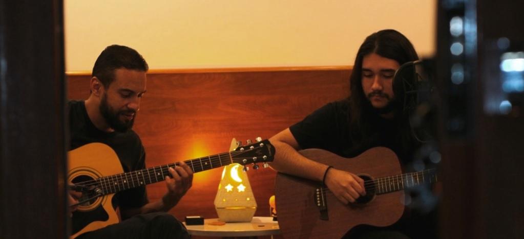 Cantor e compositor de Volta Redonda apresenta live para os fãs no YouTube