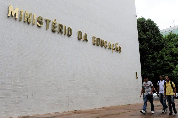 MEC revoga portaria que acabava com cotas para negros e índios