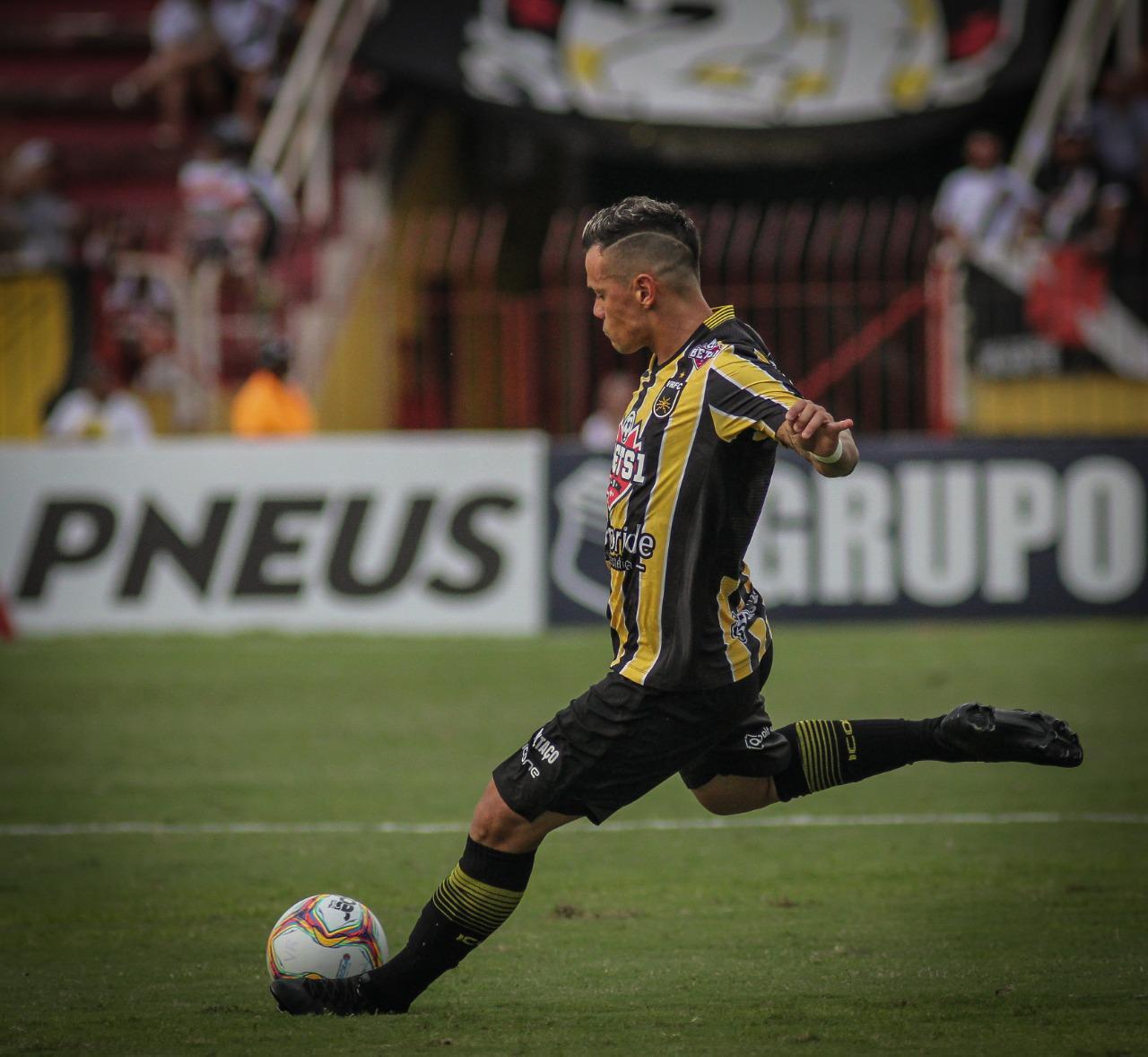 Voltaço anuncia a permanência de Bernardo até o final do ano