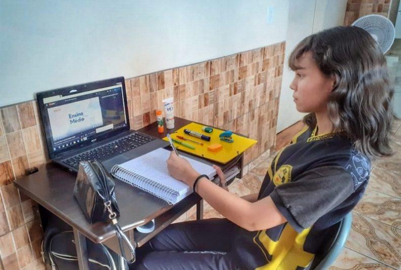 Com digitalização de salas de aula, pandemia acentua exclusão escolar