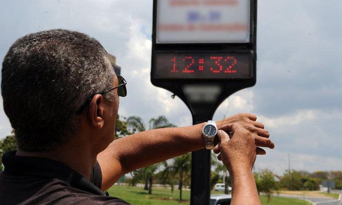 Ministério de Minas e Energia mantém recomendação para extinguir horário de verão