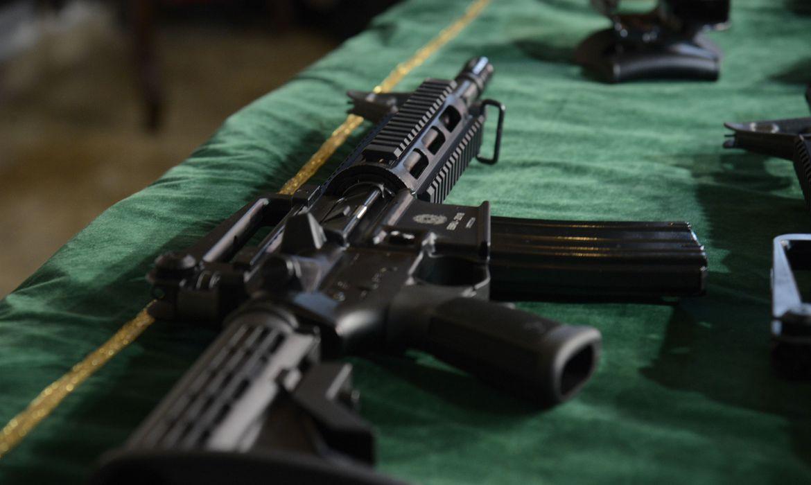 Polícia Rodoviária Federal apreende fuzis na Rio-Santos, altura de Mangaratiba