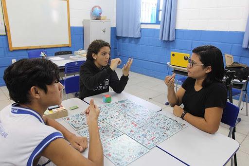 Ensino de Libras poderá ser obrigatório a todos estudantes
