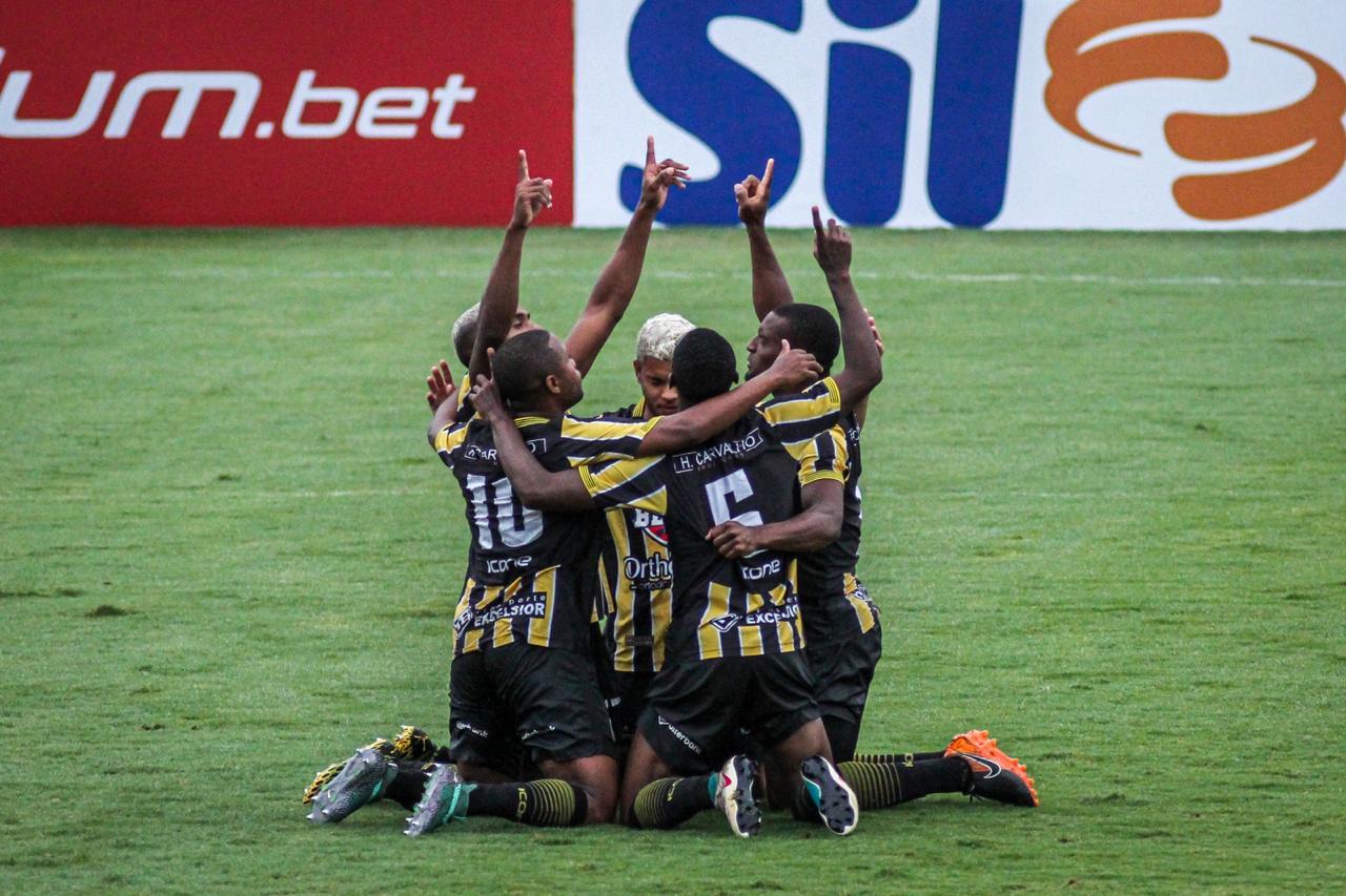 Voltaço vence Tombense-MG e assume liderança na Série C