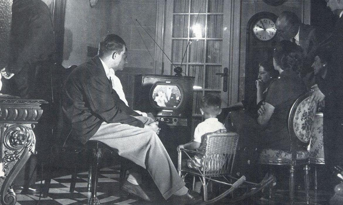 70 anos da TV no Brasil: 1ª década foi de aventura, improviso e paixão