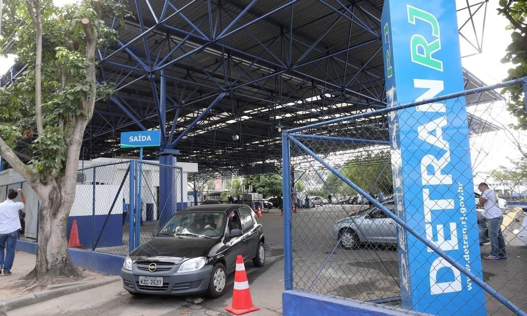 Dentra RJ dispensa agendamento de veículos com licenciamento em atraso