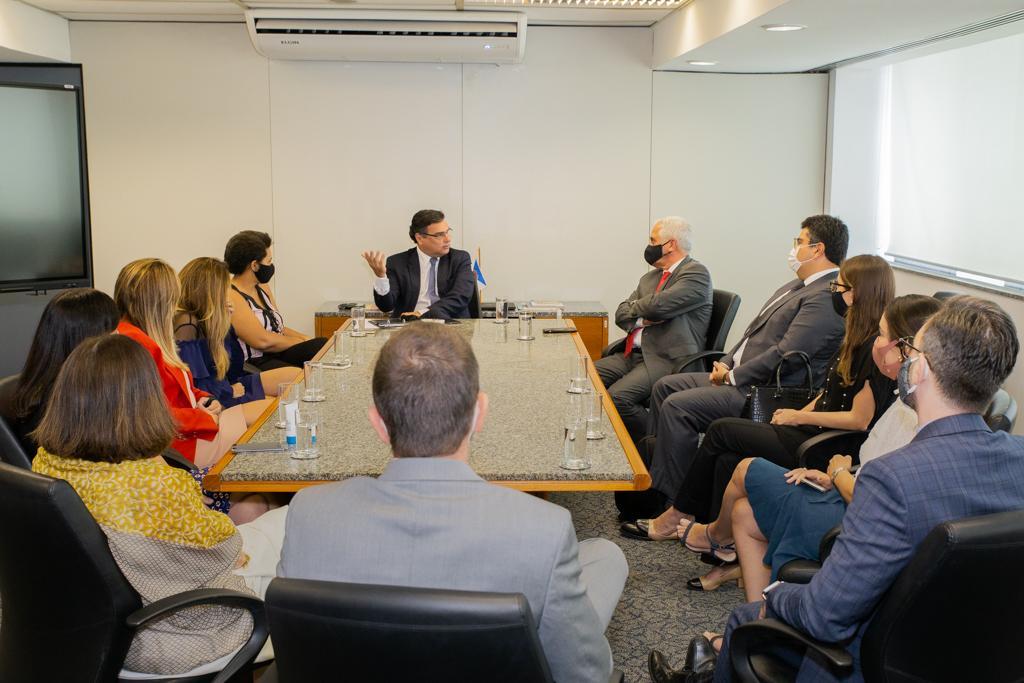 MPRJ recebe novo secretário estadual de educação para tratar do retorno às aulas presenciais