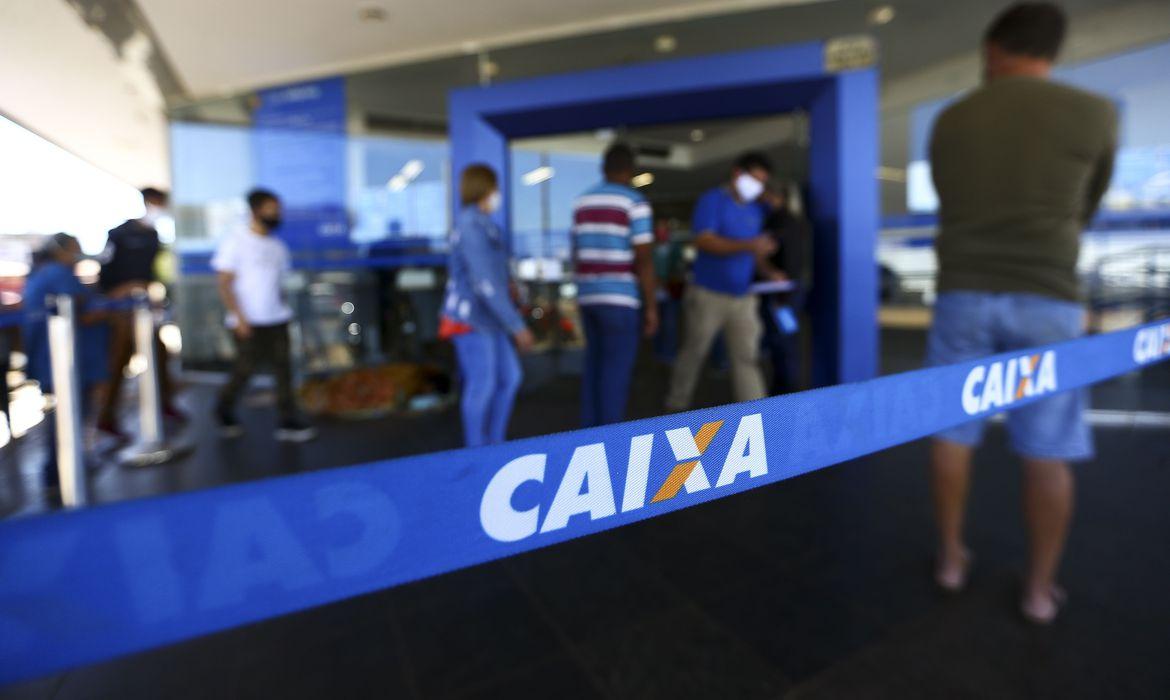 Beneficiários do Bolsa Família recebem 2ª parcela de auxílio residual nesta segunda (19)