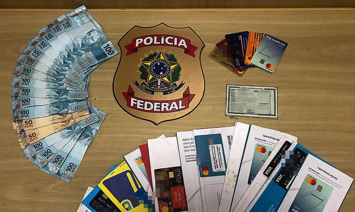 PF faz operação contra grupo que vendia notas falsas em redes sociais