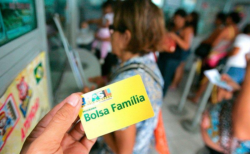 Bolsa Família poderá atender mais pessoas, diz secretário do Tesouro