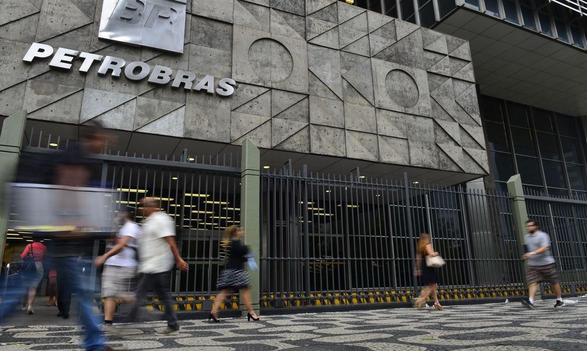 Polícia do Rio combate quadrilha que rouba combustível da Petrobras