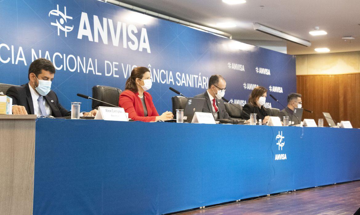 Técnicos da Anvisa recomendam uso emergencial da vacina de Oxford