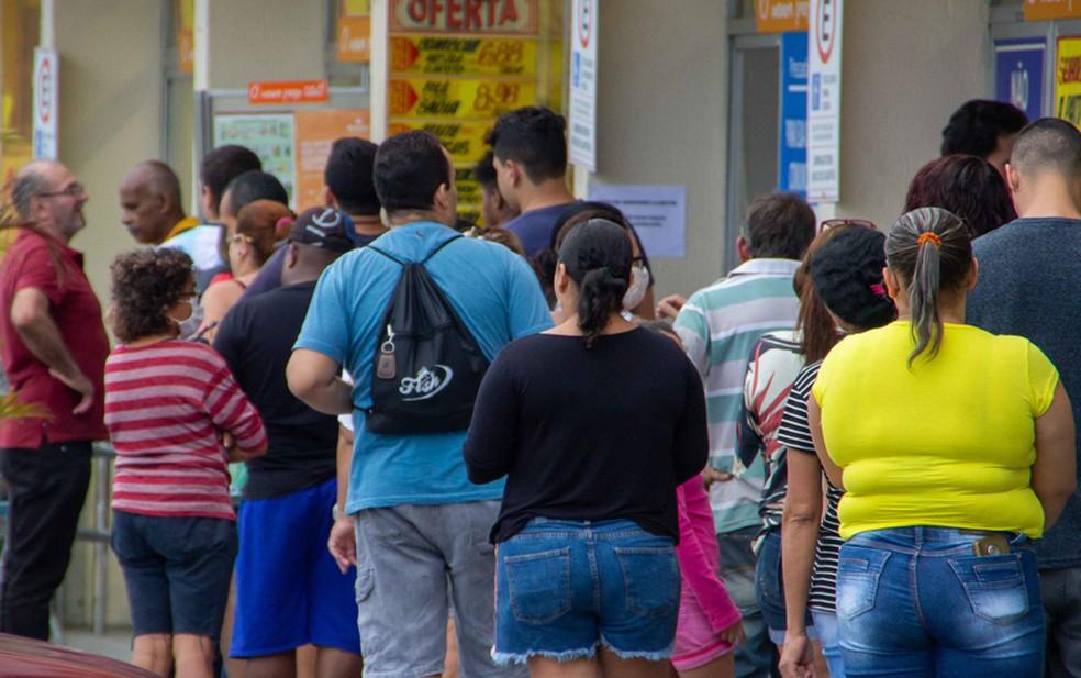 Cai a confiança do consumidor no futuro da economia e medo de perder o emprego já afeta 62,1% dos fluminenses