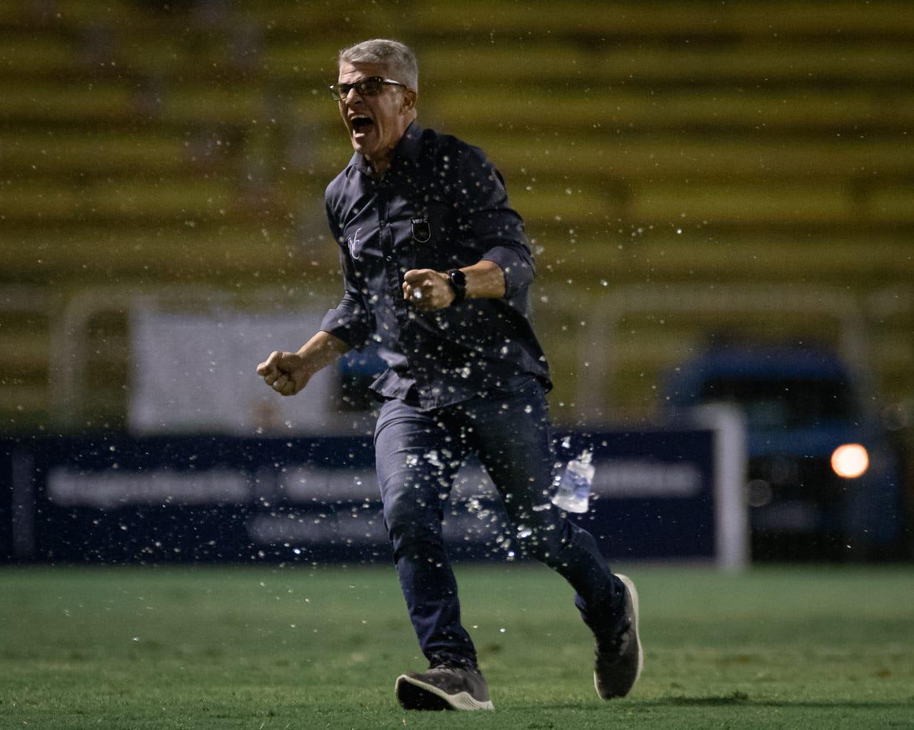 Neto Colucci celebra classificação antecipada do Voltaço para a semifinal do Carioca “Sentimento de dever cumprido”