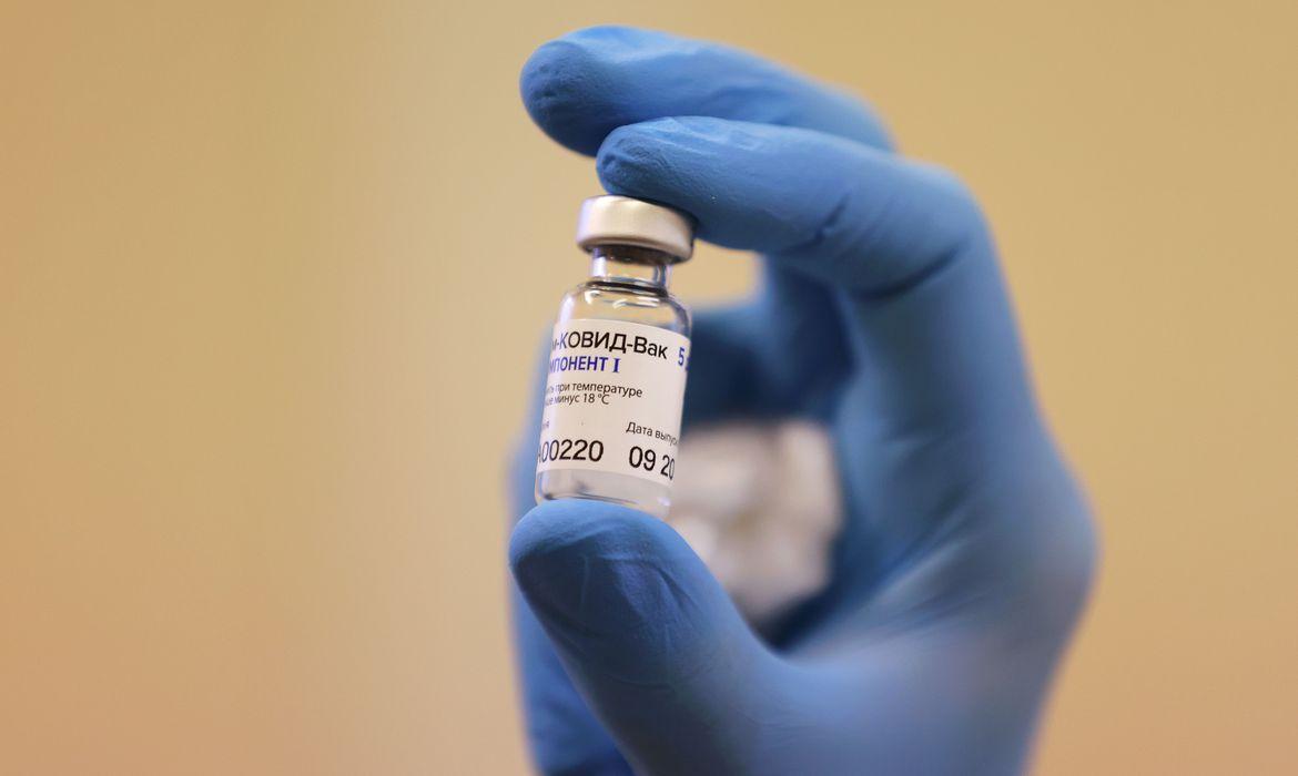 Primeiro lote de vacinas da Pfizer chega amanhã ao Brasil