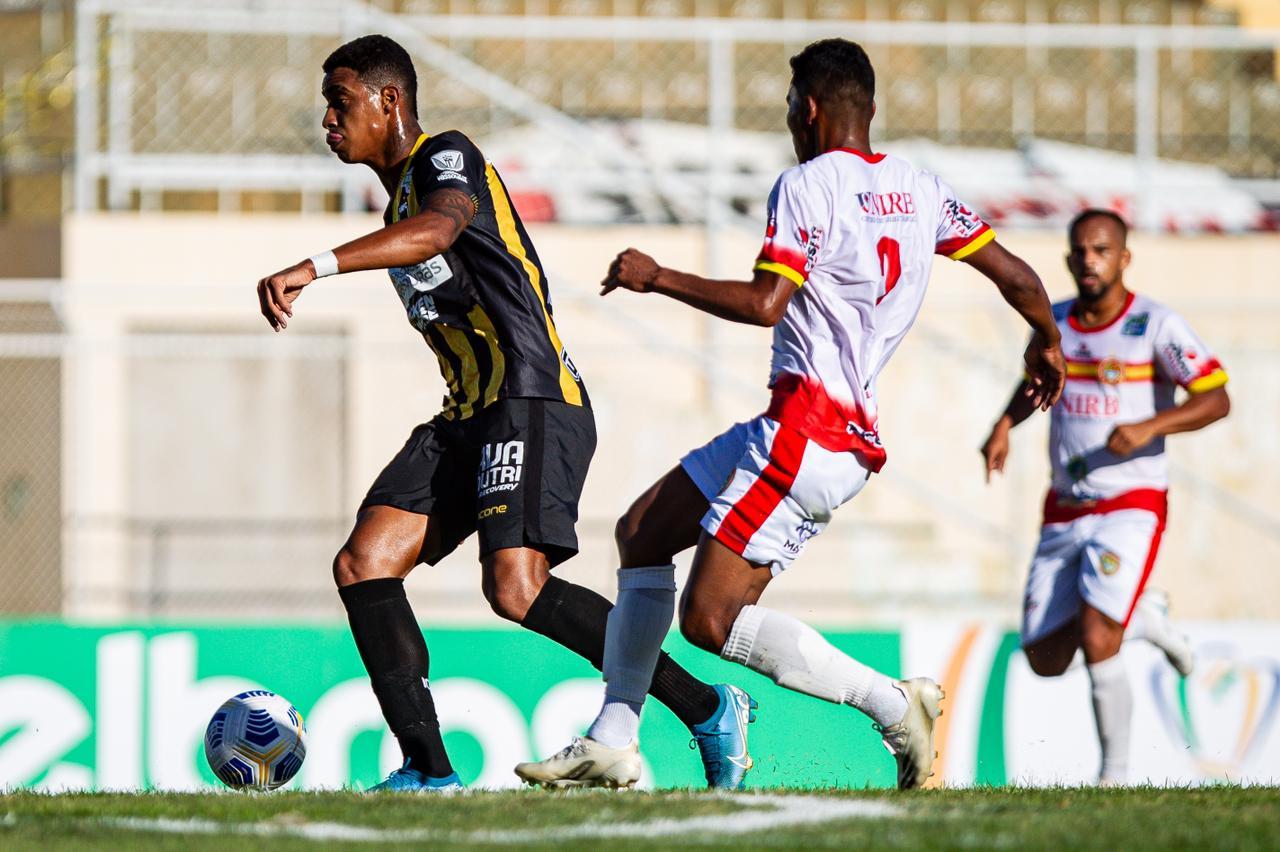 Voltaço abre 3 a 0, cede empate e é eliminado nos pênaltis pela Copa do Brasil