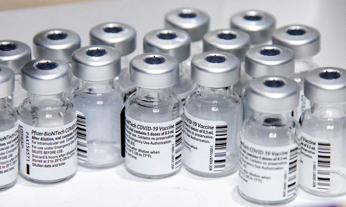 Estado do Rio distribui 427 mil doses de vacina contra covid-19 aos municípios