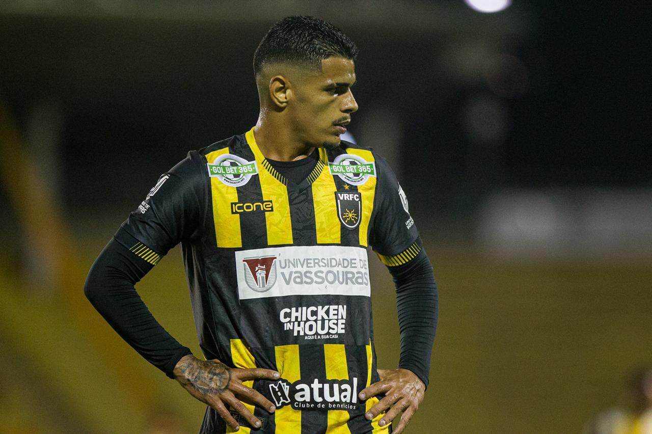 Voltaço renova com atacante MV até final de 2022