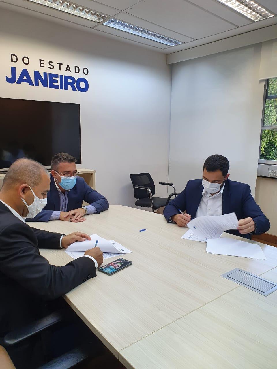 AgeRio assina contrato com Rio das Flores para fomento do pequeno negócio