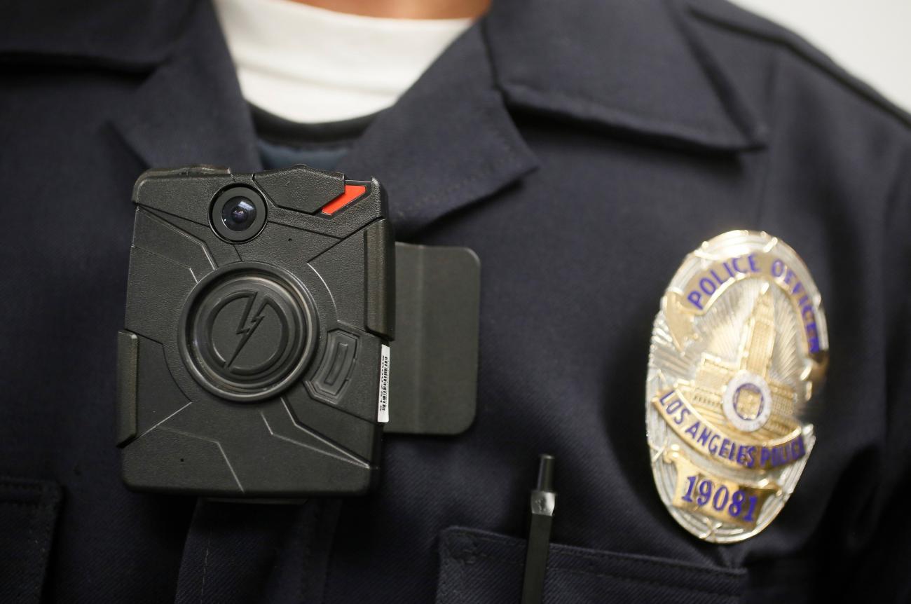 Agora é Lei: Equipamentos de agentes de segurança terão microcâmeras