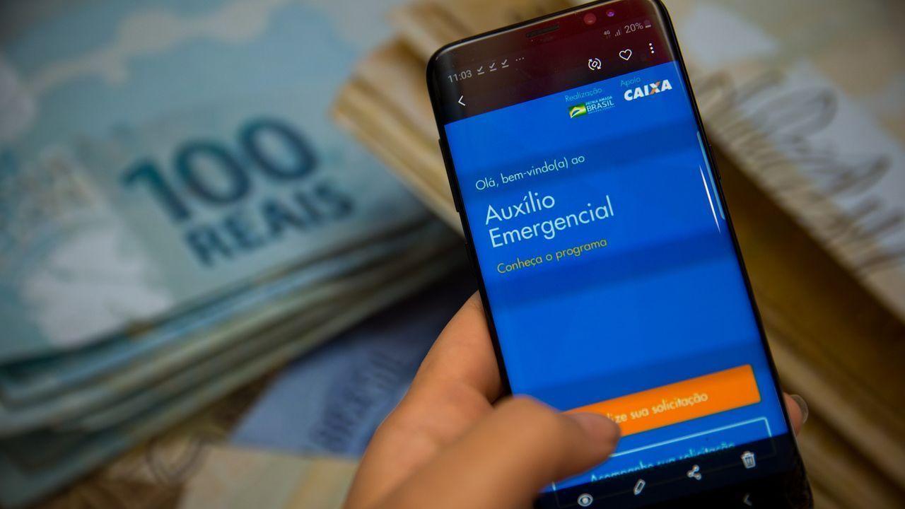 Governo deve anunciar prorrogação do auxílio nesta semana, diz Guedes